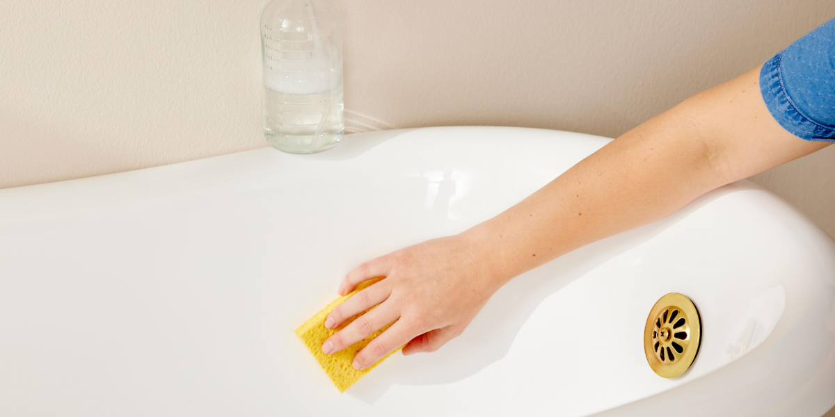 Easy Routine for Weekly Bathtub Cleaning